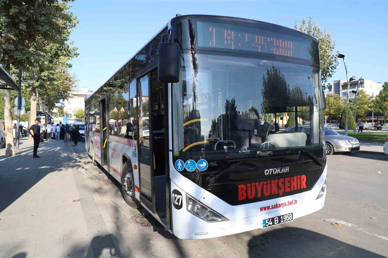 SAKARYA'DA BÜYÜKŞEHİR BELEDİYESİ, ŞEHİR İÇİ TOPLU TAŞIMA FİLOSUNU GÜÇLENDİRMEK AMACIYLA 450 MİLYON...