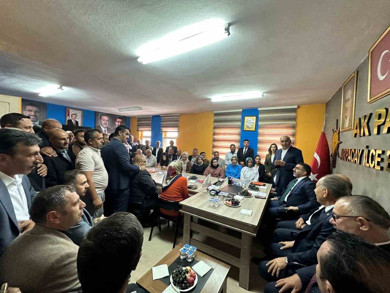 AK PARTİ KARS’TA İLÇE TEŞKİLATLARINI BULUŞTURDU: “BİRLİK VE BERABERLİK İÇİNDE ÇALIŞMAYA DEVAM...