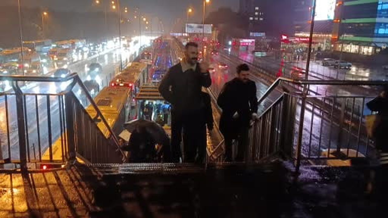 İstanbul’da trafik durma noktasına geldi