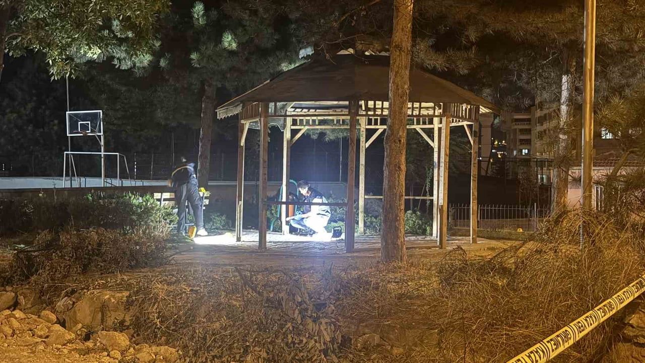 TOKAT’TA OKUL BAHÇESİNDE İKİ GRUP ARASINDA ÇIKAN KAVGADA 1 KİŞİ 3 YERİNDEN BIÇAKLANARAK AĞIR...