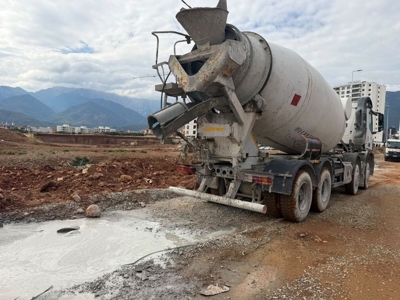 DENİZLİ BÜYÜKŞEHİR BELEDİYESİ, KENT GENELİNDE GERÇEKLEŞTİRDİĞİ ÇEVRE DENETİMLERİNDE YOL KENARINA...