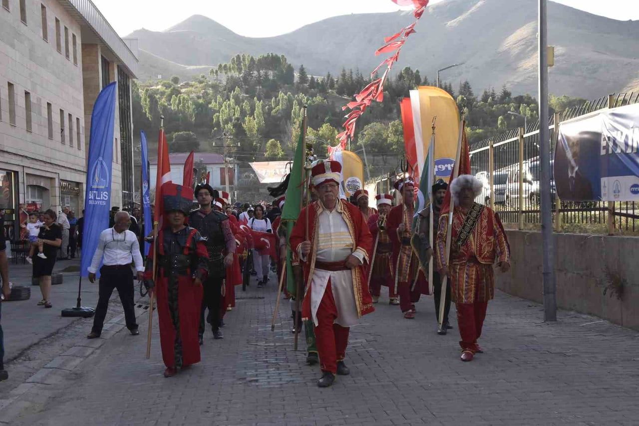 BİTLİS’İN DÜŞMAN İŞGALİNDEN KURTULUŞUNUN 110. YIL DÖNÜMÜ DOLAYISIYLA DÜZENLENEN BÜYÜK BİTLİS...