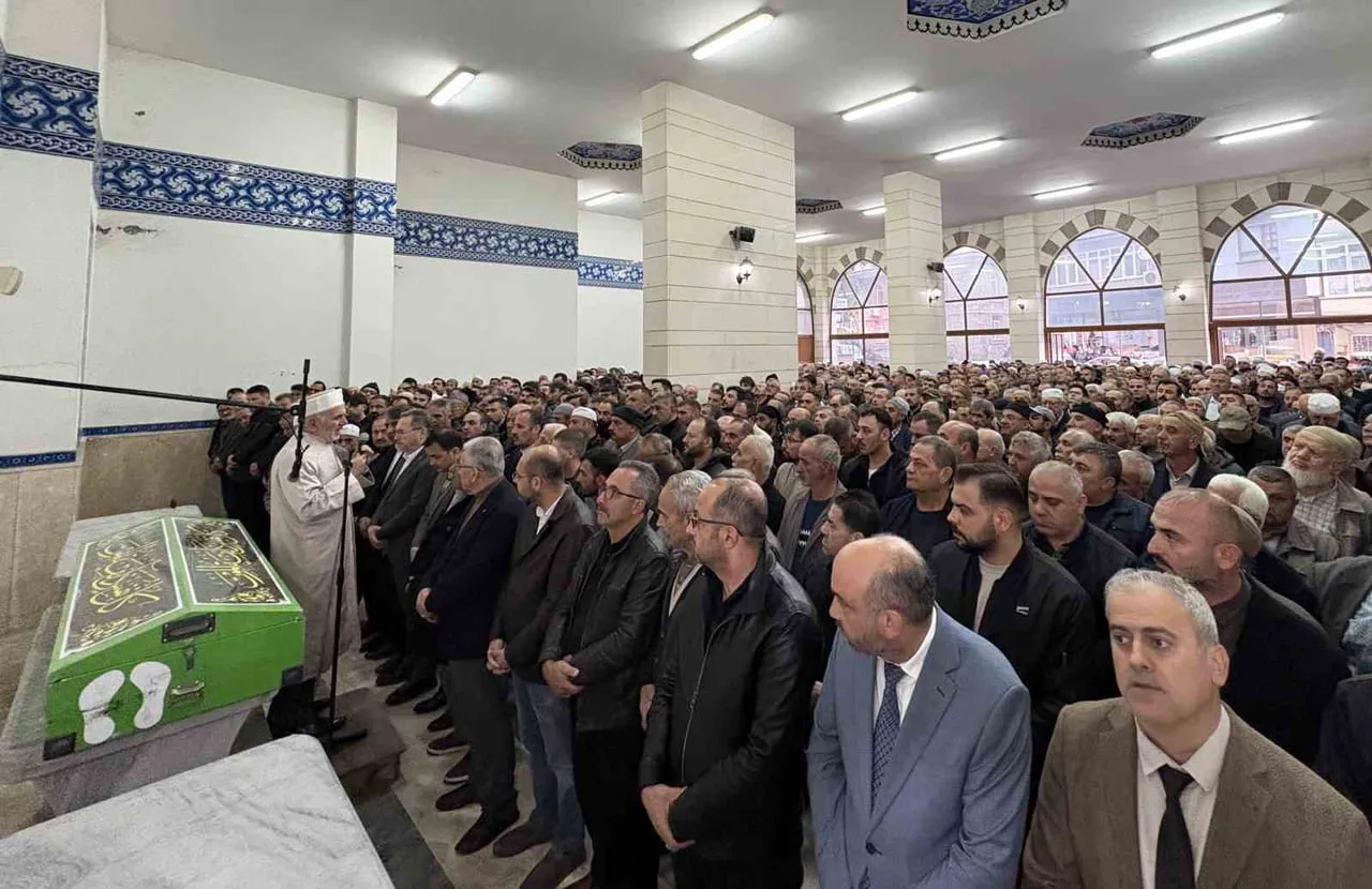 KASTAMONU'NUN TOSYA İLÇESİNDE BİR ŞAHIS TARAFINDAN BAŞINA ODUNLA VURULARAK ÖLDÜRÜLEN YAĞCILAR KÖYÜ...