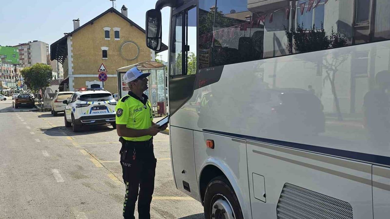 BANDIRMA’DA TRAFİK DENETİMLERİ ARTTI, ARAÇ KONTROLLERİ 71 BİNİ AŞTI