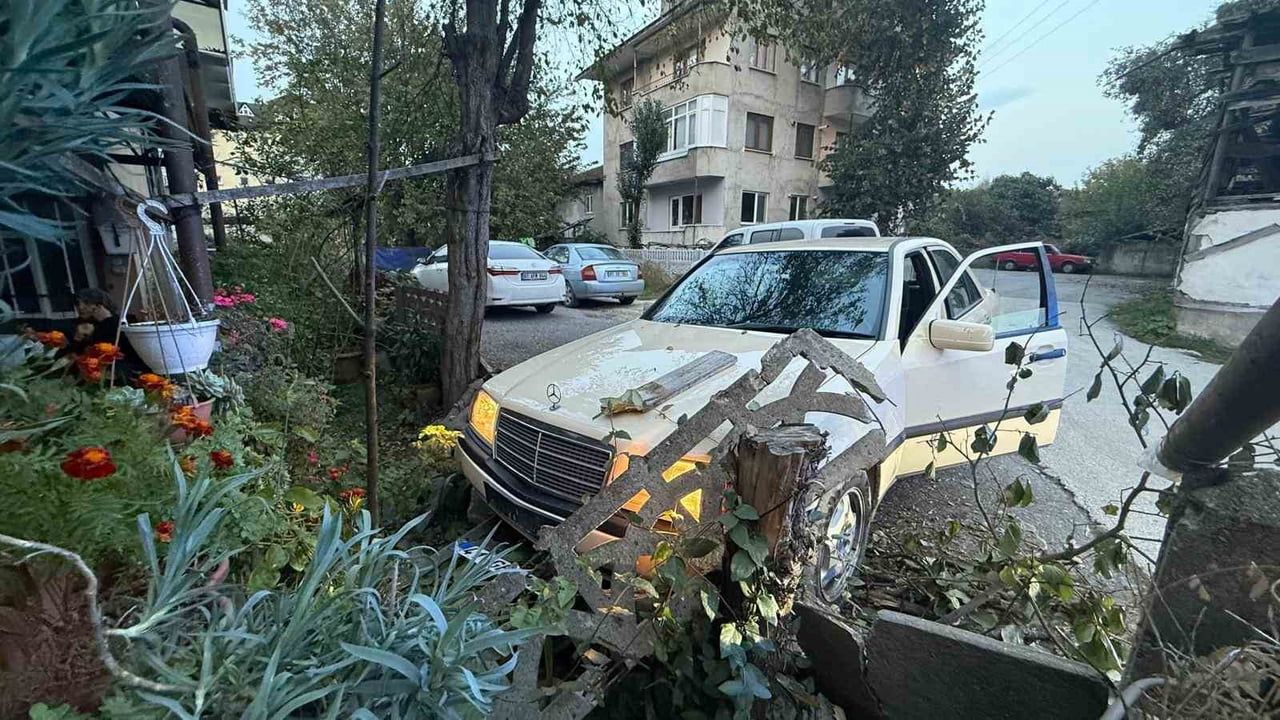 KOCAELİ’DEN ÇALINAN MERCEDES MARKA OTOMOBİLLE ANKARA’YA GİTMEYE ÇALIŞAN 2 ŞÜPHELİ, DÜZCE’DE...