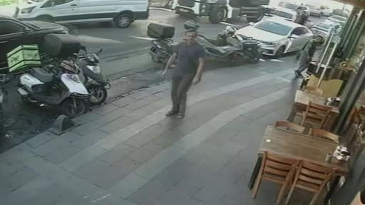 Küçükçekmece’de kadının su tankerinin altında kaldığı kaza anı kamerada