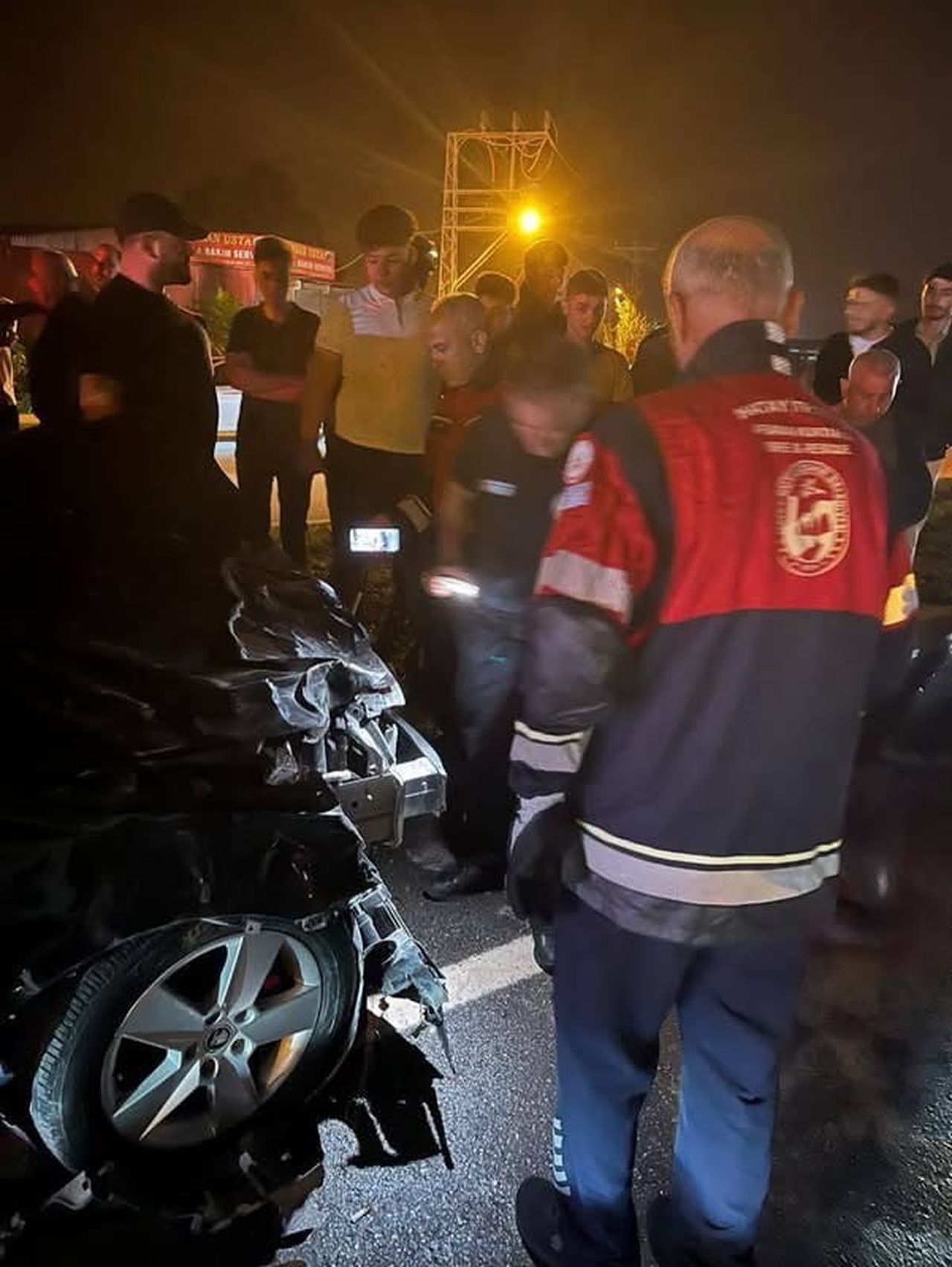 SAMANDAĞ’DA ANGUSA ÇARPAN OTOMOBİLDE HASAR MEYDANA GELİRKEN, KAZADA SÜRÜCÜ YARALANDI.