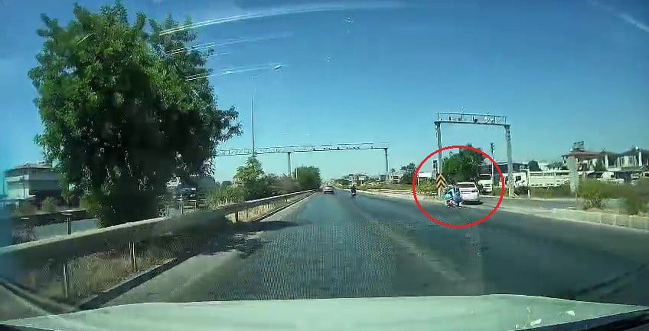 KAZA ANLARI ARAÇ KAMERASINA YANSIDI