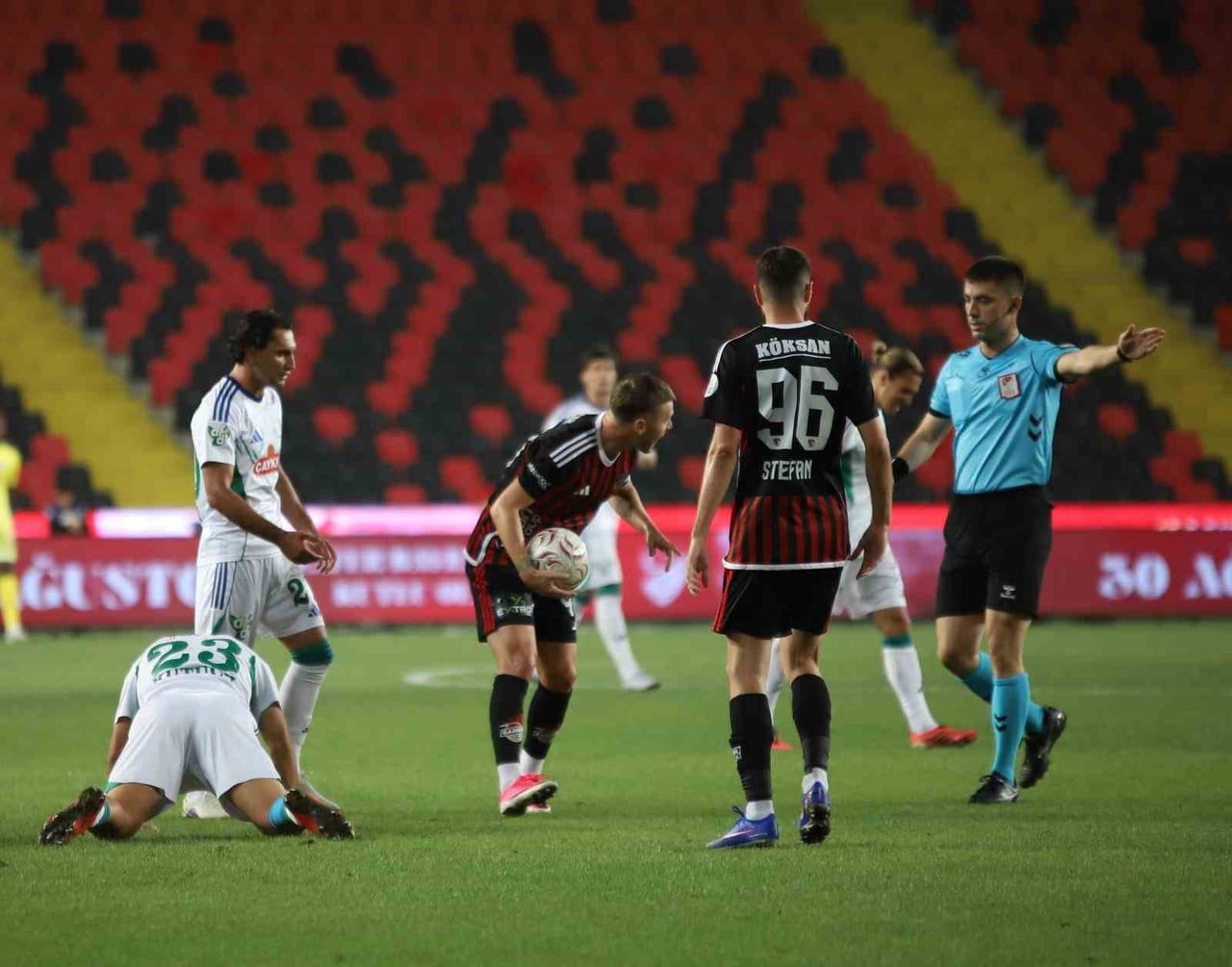 GAZİANTEP FUTBOL KULÜBÜ, TRENDYOL SÜPER LİG'İN 3. HAFTASINDA ÇAYKUR RİZESPOR'U KONUK EDİYOR....
