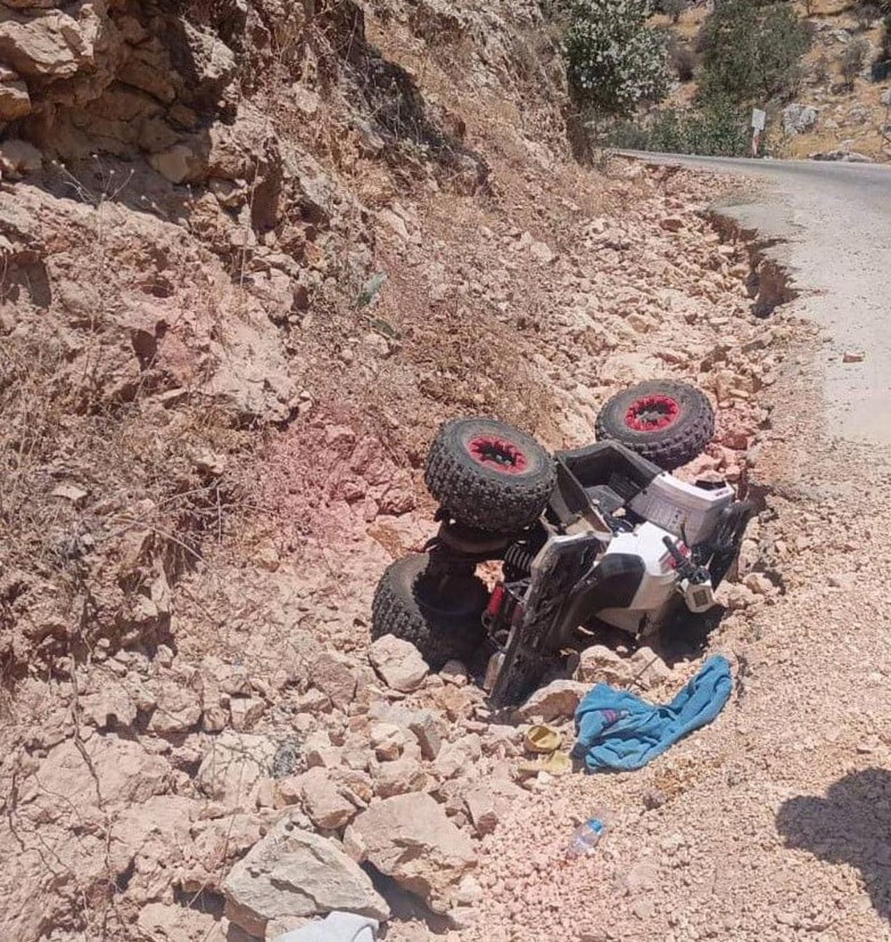 ADIYAMAN’IN BESNİ İLÇESİNDE ATV ARACININ DEVRİLMESİ SONUCU SÜRÜCÜ İLE ARAÇTA BULUNAN 3 YOLCU...