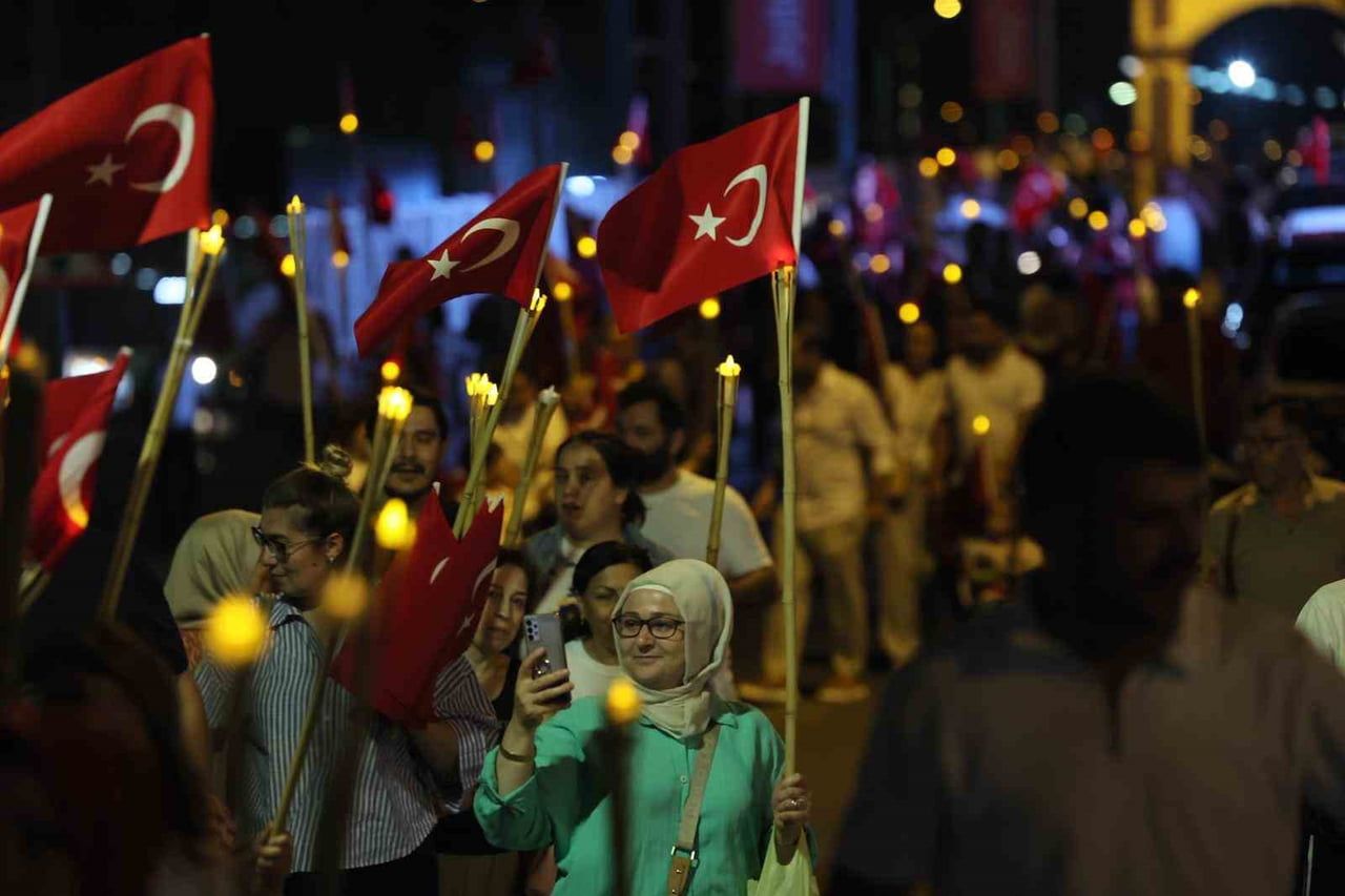KOCAELİ’DE 30 AĞUSTOS ZAFER BAYRAMI’NIN 104. YIL DÖNÜMÜ DOLAYISIYLA DÜZENLENEN FENER ALAYINDA...