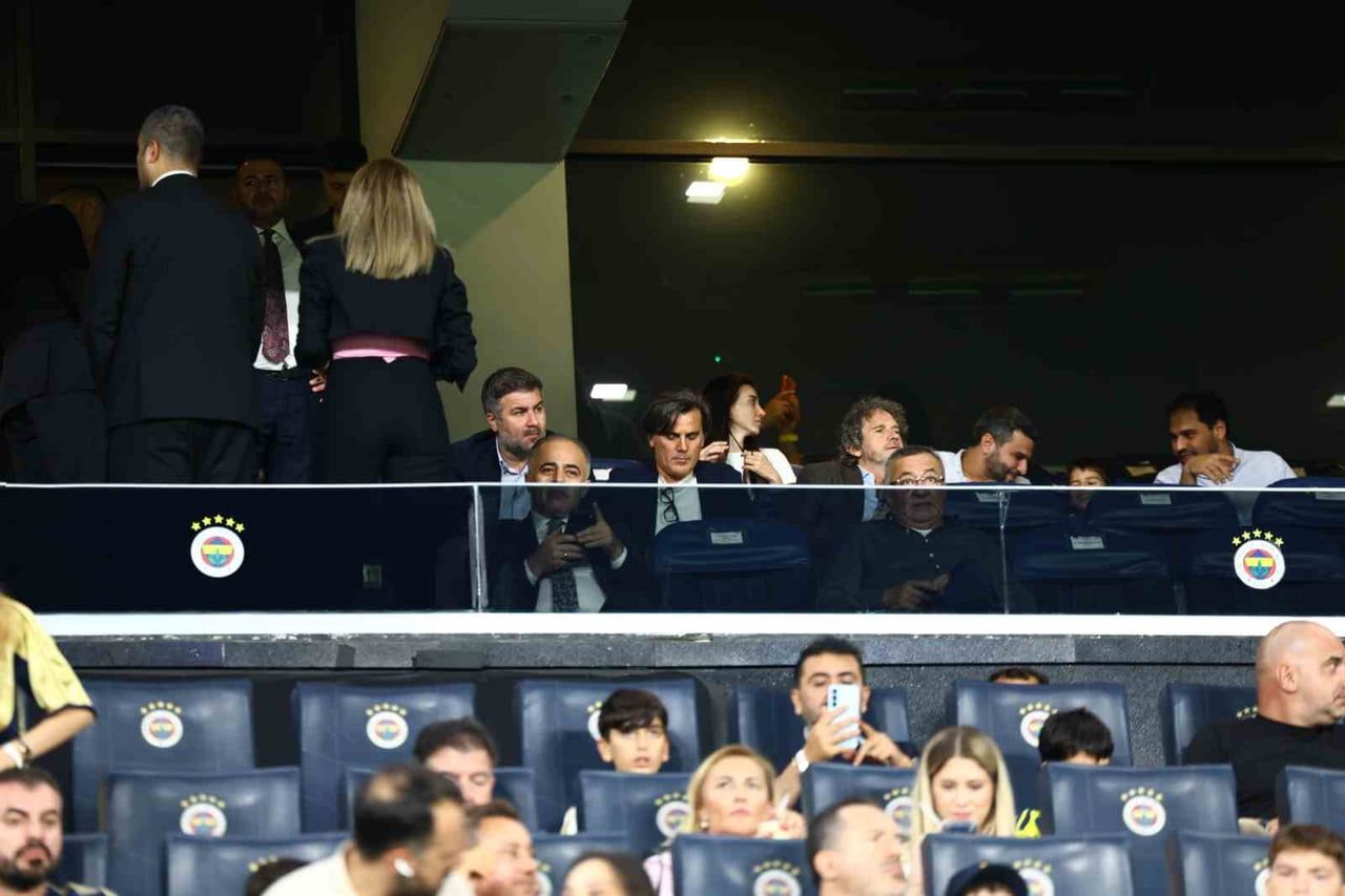 A MİLLİ FUTBOL TAKIMI TEKNİK DİREKTÖRÜ VİNCENZO MONTELLA, FENERBAHÇE İLE ROMA ARASINDA OYNANAN...