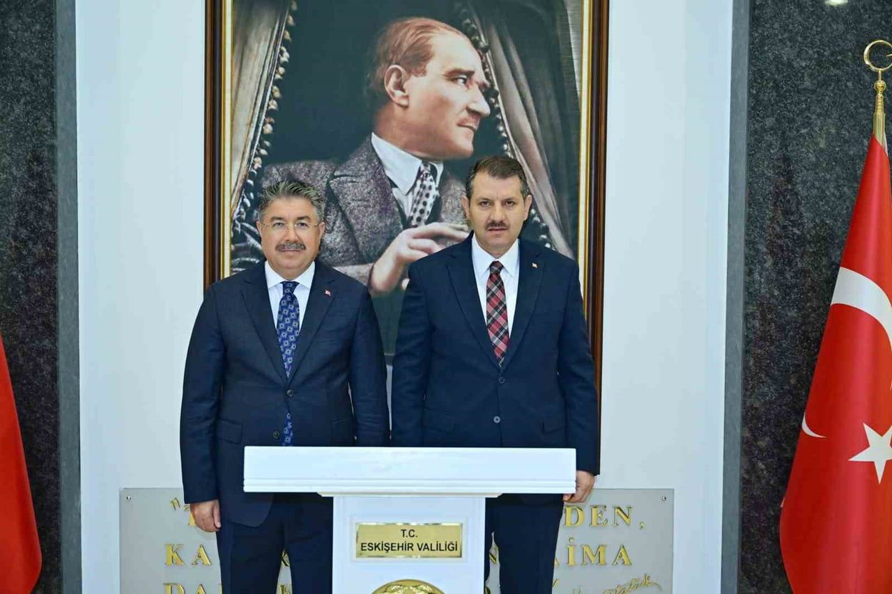 MİLLÎ SAVUNMA BAKAN YARDIMCISI SALİH AYHAN, ESKİŞEHİR VALİSİ DR. ERDİNÇ YILMAZ'A ZİYARETTE...