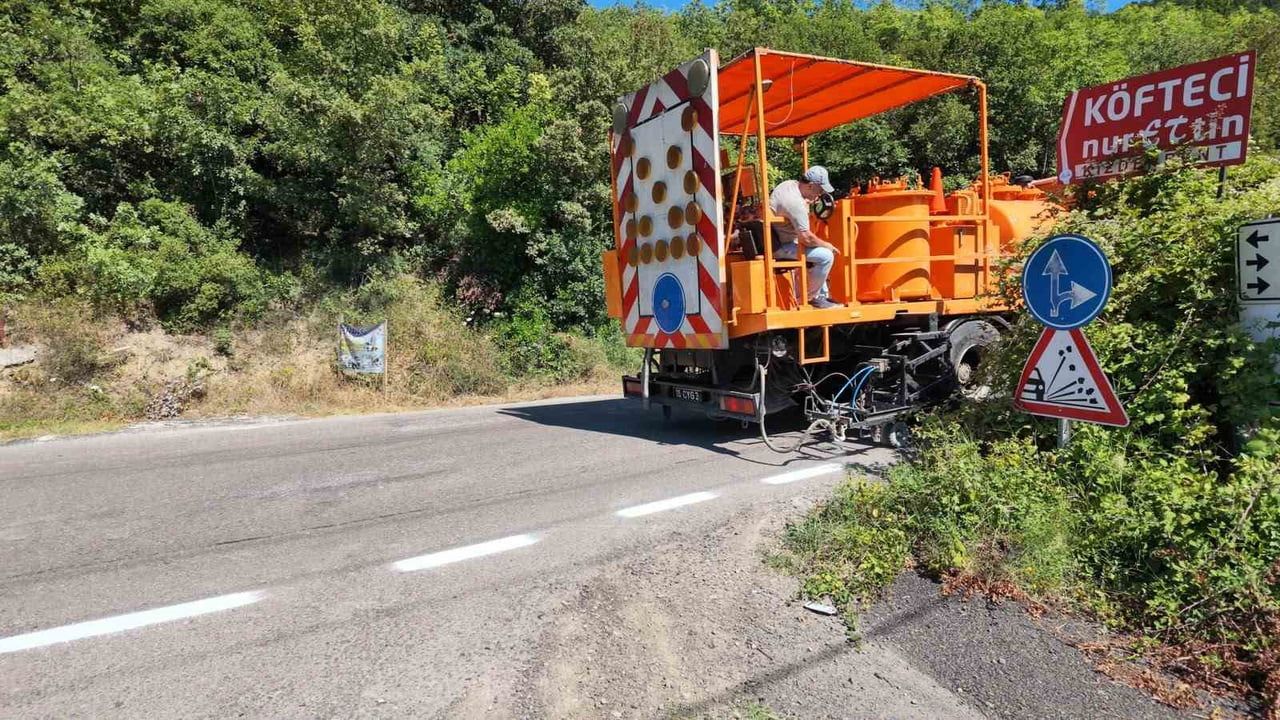 YALOVA İL ÖZEL İDARESİ TARAFINDAN, KARAYOLLARI GENEL MÜDÜRLÜĞÜNÜN DESTEĞİYLE KÖY YOLLARINDA TRAFİK...