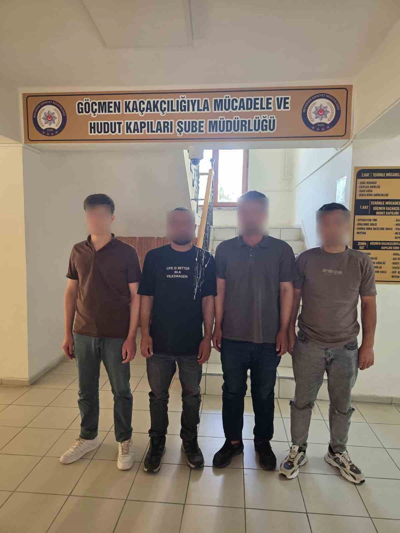 NEVŞEHİR’DE, YABANCI UYRUKLU 4 DÜZENSİZ GÖÇMENİ TAŞIDIĞI BELİRLENEN VE GÖÇMENLERİ KİŞİ BAŞI 50 BİN...
