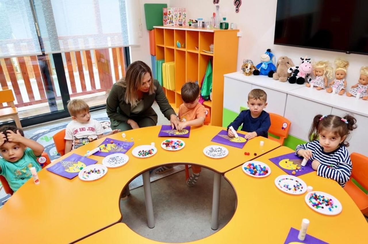 MİNİK ÖĞRENCİLERİN HEYECANINI PAYLAŞAN CANDAN BAŞKAN, OYUN VE EĞİTİM ETKİNLİKLERİNE KATILARAK...