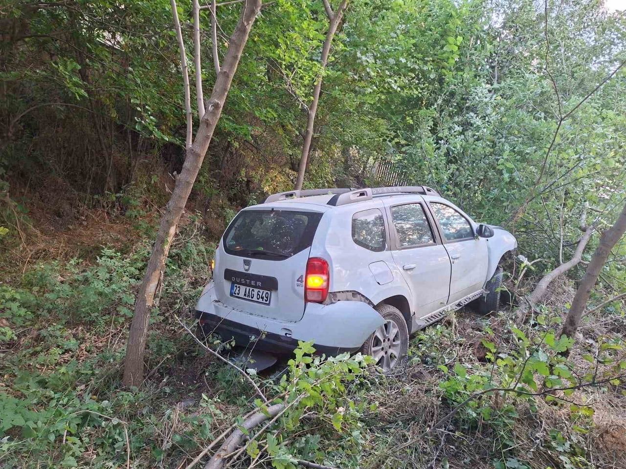 BİNGÖL’DE OTOMOBİL BAHÇEYE UÇTU: 2 YARALI