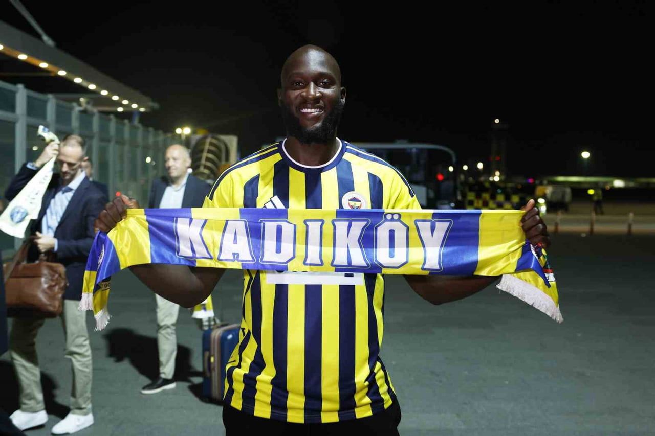 FENERBAHÇE’NİN YENİ TRANSFERİ BELÇİKALI FORVET ROMELU LUKAKU, İSTANBUL’A GELDİ.