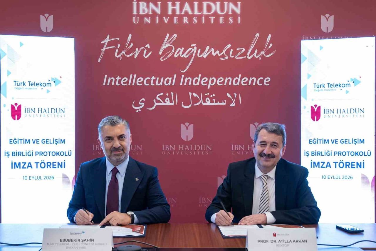 TÜRK TELEKOM CEO’SU EBUBEKİR ŞAHİN(SOLDA) - İBN HALDUN ÜNİVERSİTESİ REKTÖRÜ PROF. DR. ATİLLA...
