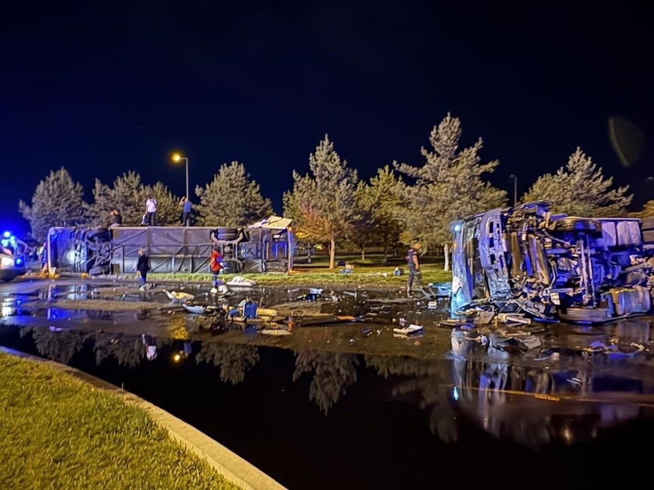 KAYSERİ'NİN MELİKGAZİ İLÇESİNDE 4'Ü AĞIR 39 KİŞİNİN YARALANDIĞI TRAFİK KAZASINDA FACİADAN DÖNÜLDÜ....