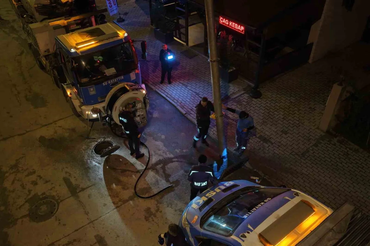 BURSA BÜYÜKŞEHİR BELEDİYESİ, ŞEHİR GENELİNDE BEKLENEN KUVVETLİ YAĞIŞ VE FIRTINAYA KARŞI TÜM...