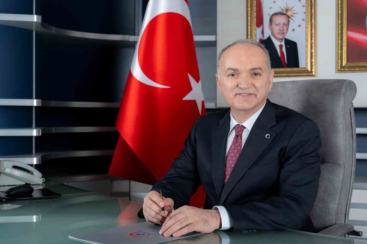 DÜZCE BELEDİYE BAŞKANI DR. FARUK ÖZLÜ, 19 EKİM MUHTARLAR GÜNÜ DOLAYISIYLA BİR KUTLAMA MESAJI...