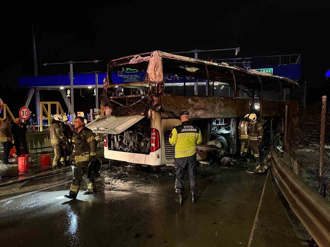 YANAN ARAÇ VE EKİPLERİN ÇALIŞMASI