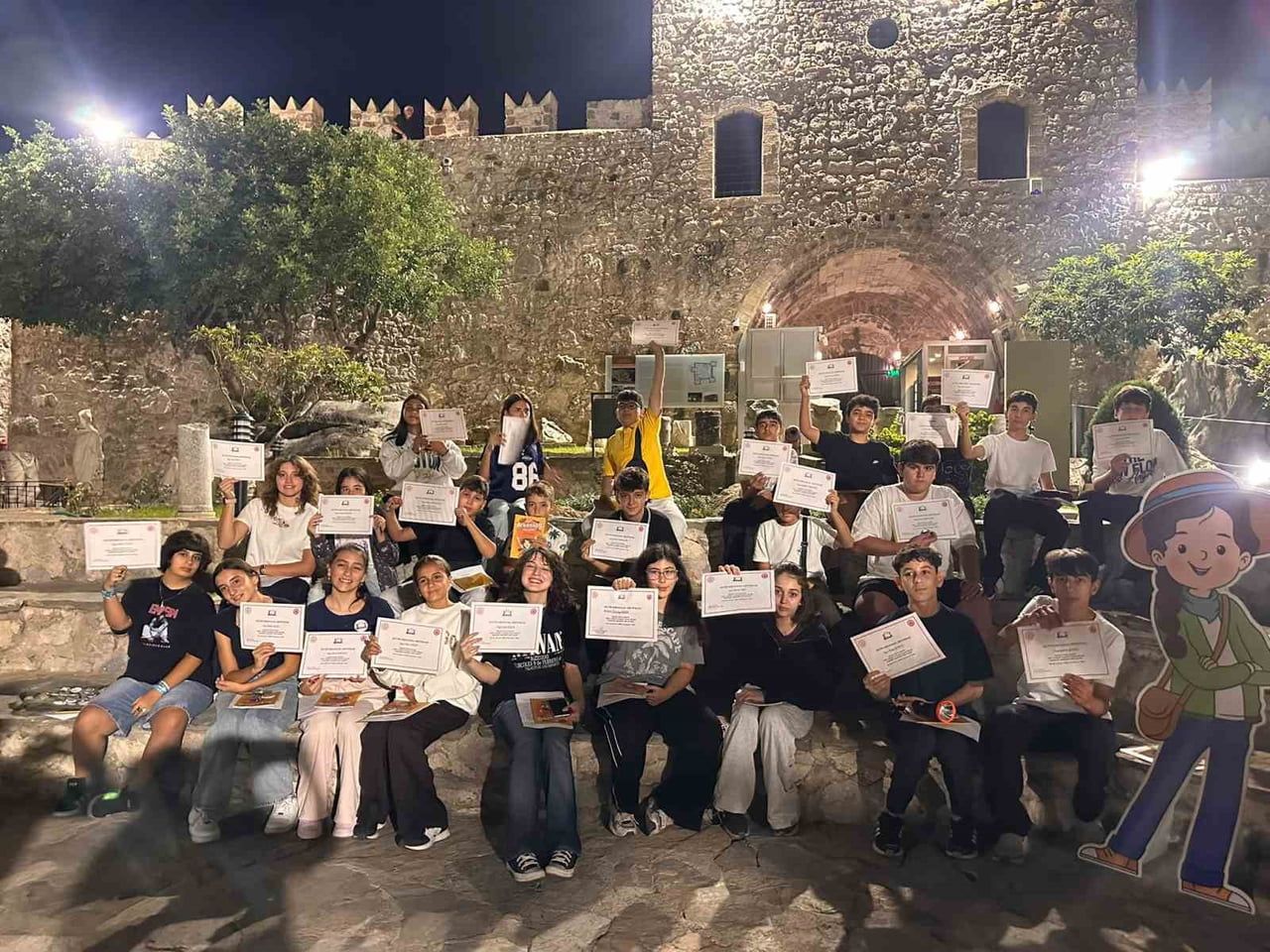 MUĞLA’NIN MARMARİS İLÇESİ MARMARİS EVRENPAŞA ORTAOKULU ÖĞRENCİLERİ, TÜRK DİL BAYRAMI KAPSAMINDA...