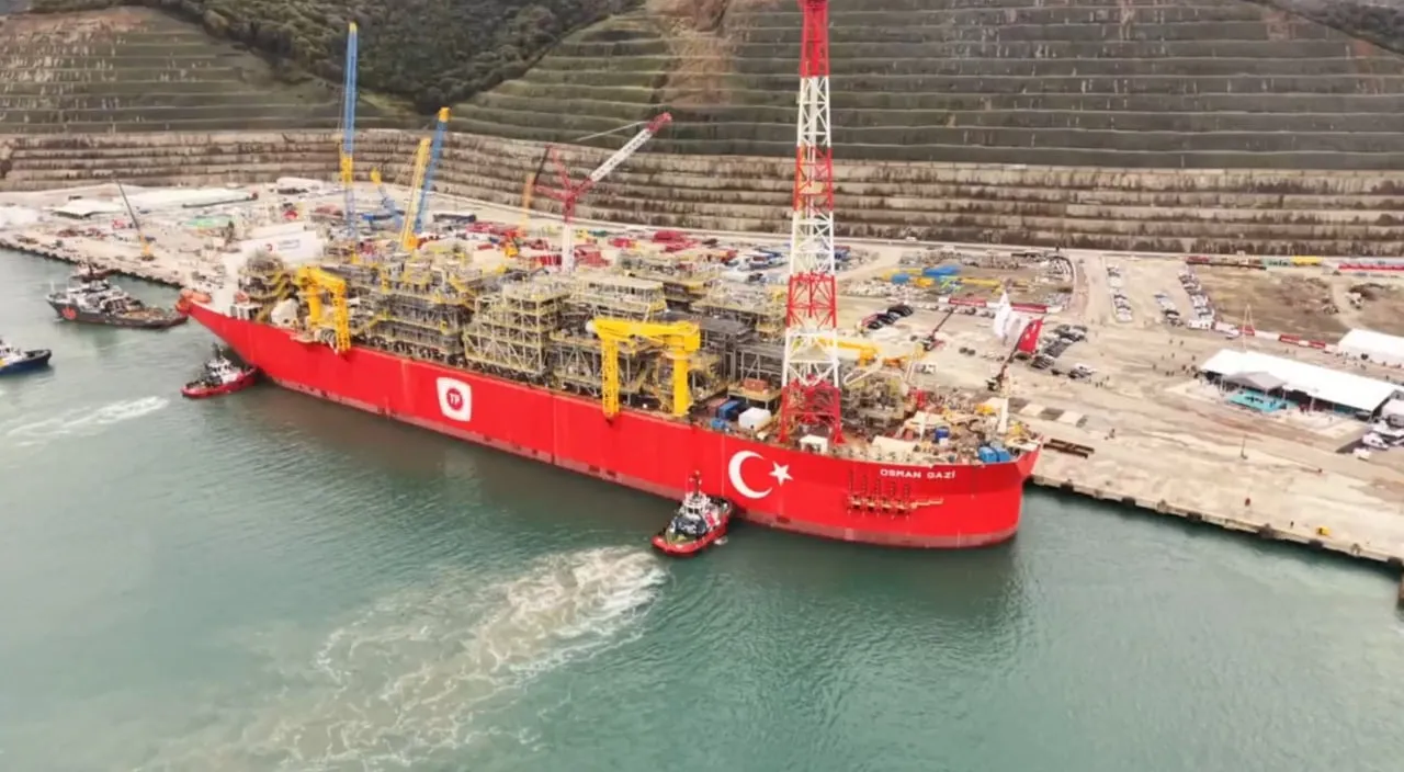 ZONGULDAK'IN FİLYOS BELDESİNDEN SAKARYA GAZ SAHASI'NA UĞURLANAN TÜRKİYE'NİN İLK YÜZER DOĞAL GAZ...