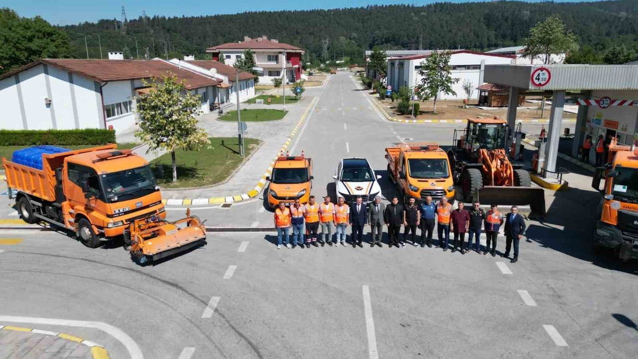 DÜZCE VALİSİ MEHMET MAKAS, KARAYOLLARI 4. BÖLGE MÜDÜRLÜĞÜ KAYNAŞLI BAKIM VE İŞLETME ŞEFLİĞİ’NDE...