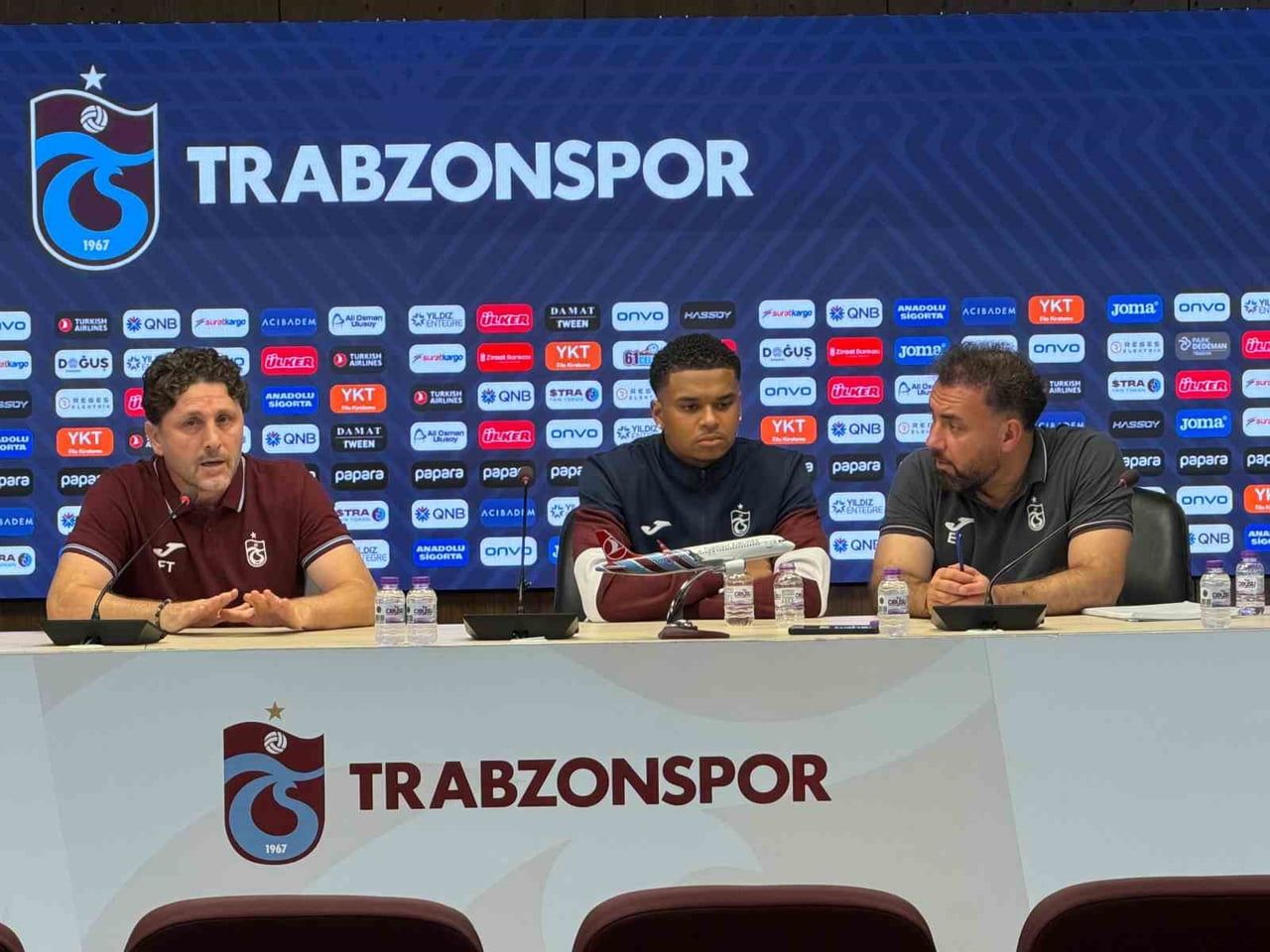 TRABZONSPOR TEKNİK DİREKTÖRÜ FATİH TEKKE, UEFA AVRUPA LİGİ PLAY-OFF TURU İLK MAÇINDA SAHALARINDA...