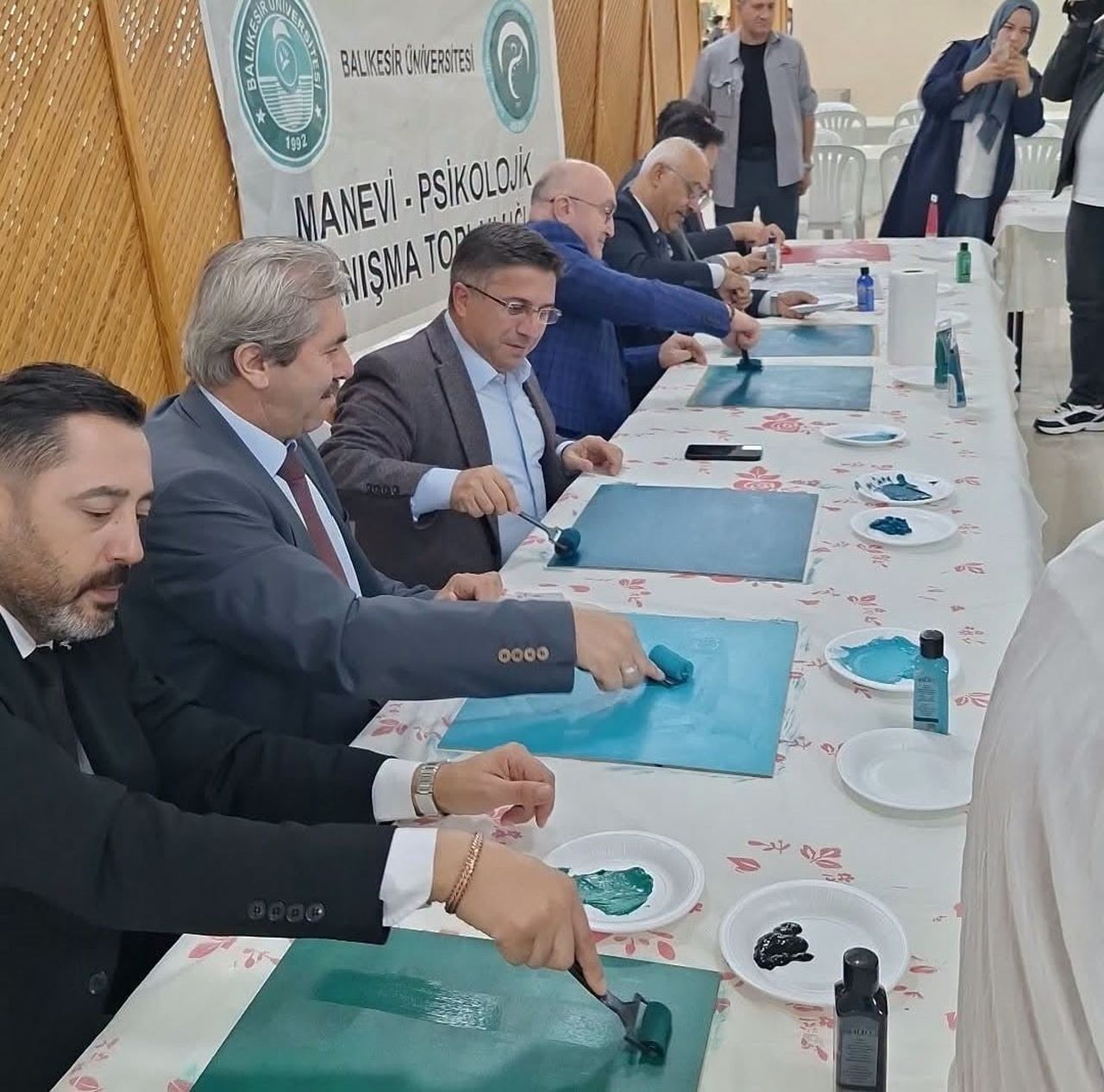 BALIKESİR’DE SANATIN RENKLERİ GAZZE İÇİN UMUDA DÖNÜŞTÜ