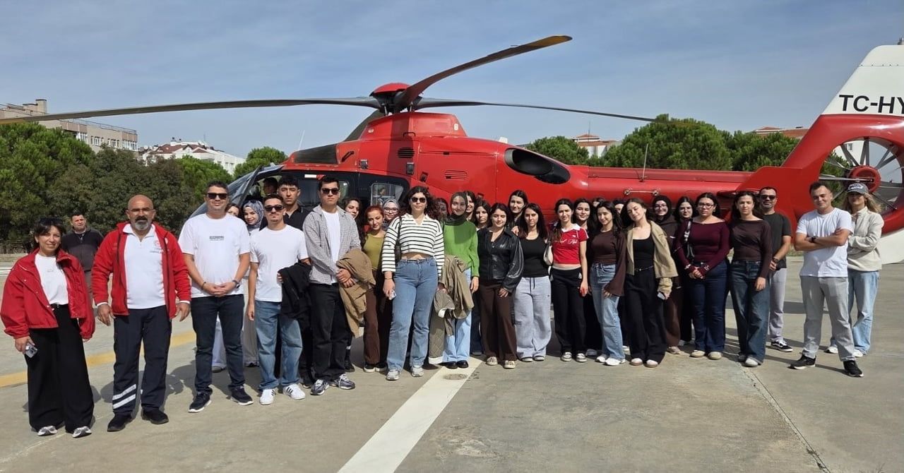 ÇANAKKALE'DE İLK VE ACİL YARDIM ÖĞRENCİLERİ HAVA VE DENİZ AMBULANSLARINI İNCELEDİ