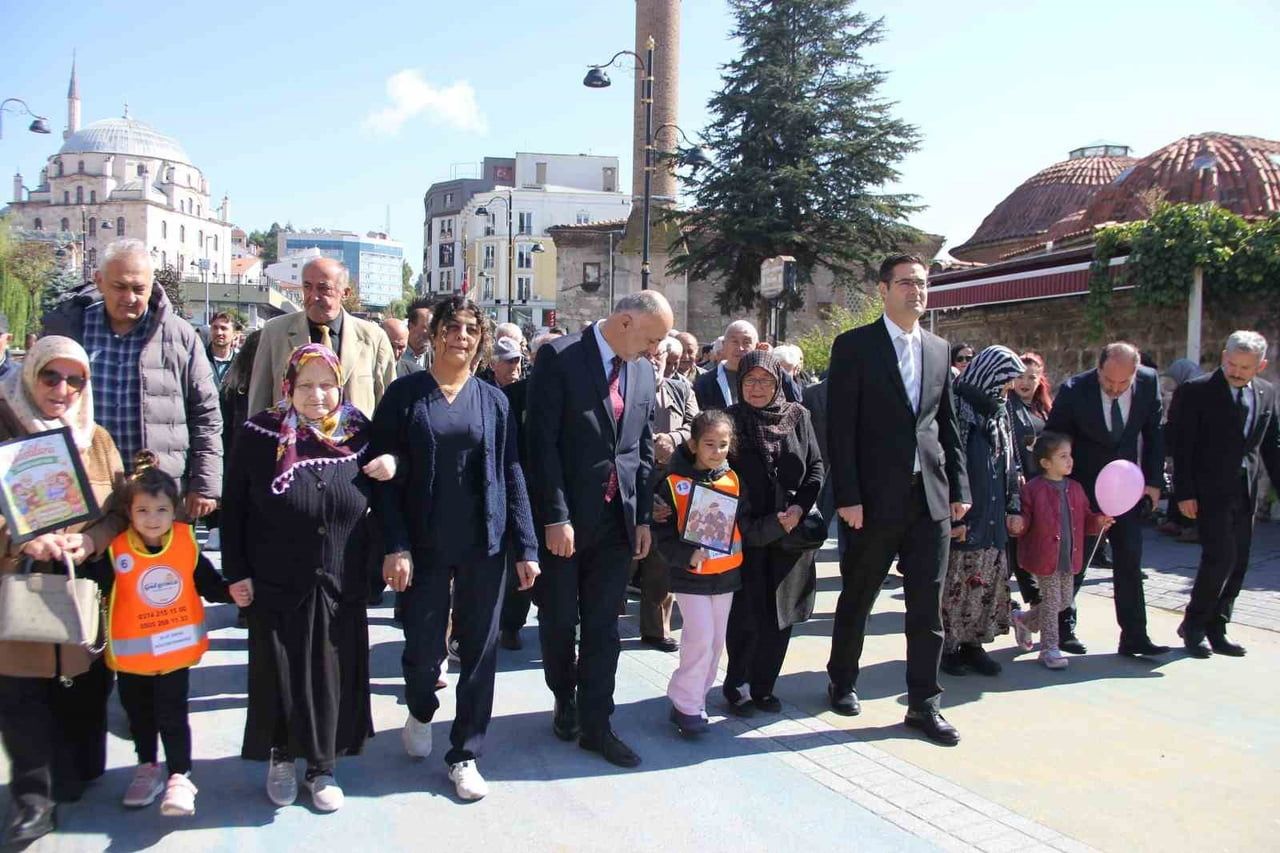 1 EKİM DÜNYA YAŞLILAR GÜNÜ KAPSAMINDA BOLU’DA FARKINDALIK YÜRÜYÜŞÜ DÜZENLENDİ.