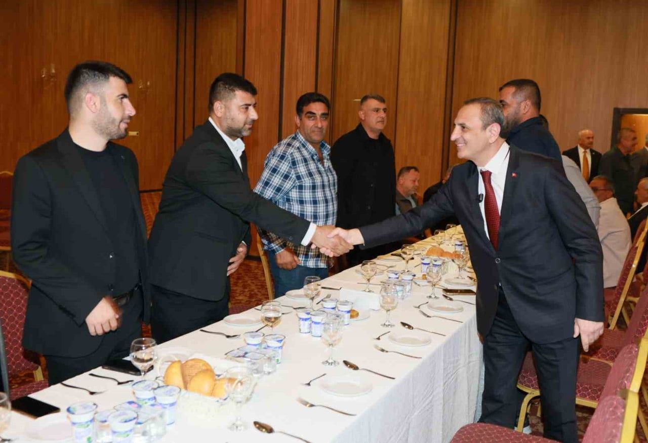 YÜREĞİR BELEDİYE BAŞKAN VEKİLİ TARIK ÖZÜNAL, İLÇEDEKİ MUHTARLARLA BİR ARAYA GELDİ.