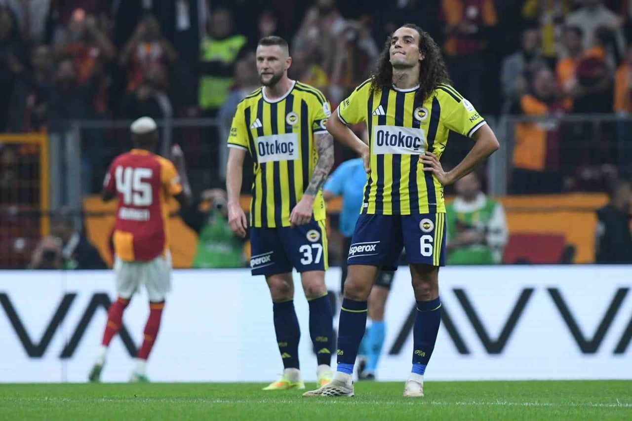 TRENDYOL SÜPER LİG'DE KONUK OLDUĞU GALATASARAY’A 2-1 MAĞLUP OLAN FENERBAHÇE’NİN 3 MAÇLIK GALİBİYET...