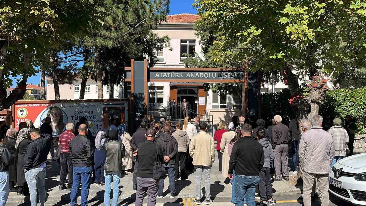 ÇORUM'D KAMU PERSONELİ SEÇME SINAVI'NIN ÖN LİSANS OTURUMUNA GİREN BİNLERCE ADAY 130 DAKİKA BOYUNCA...