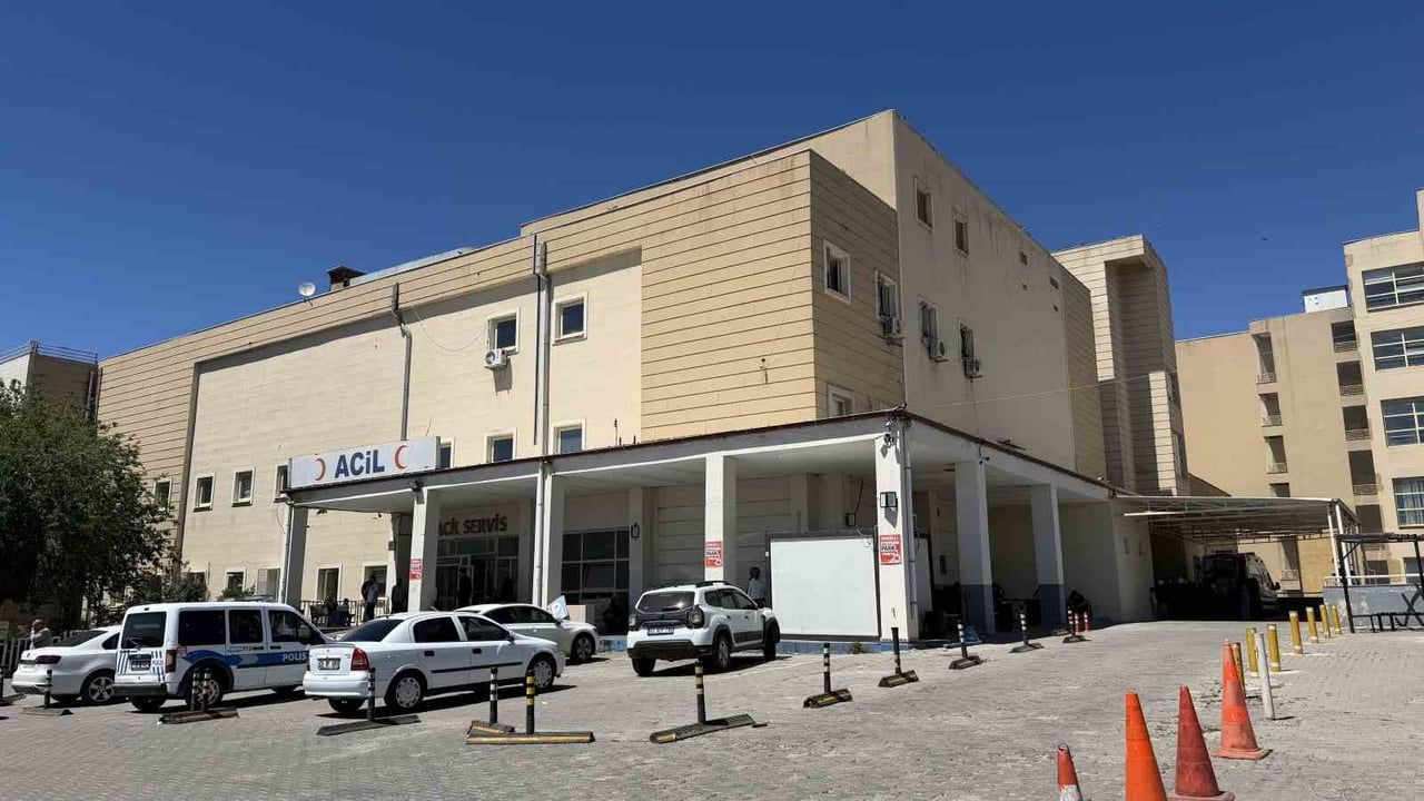 YARALILAR, SAĞLIK EKİPLERİNİN OLAY YERİNDEKİ İLK MÜDAHALESİNİN ARDINDAN SİVEREK DEVLET...