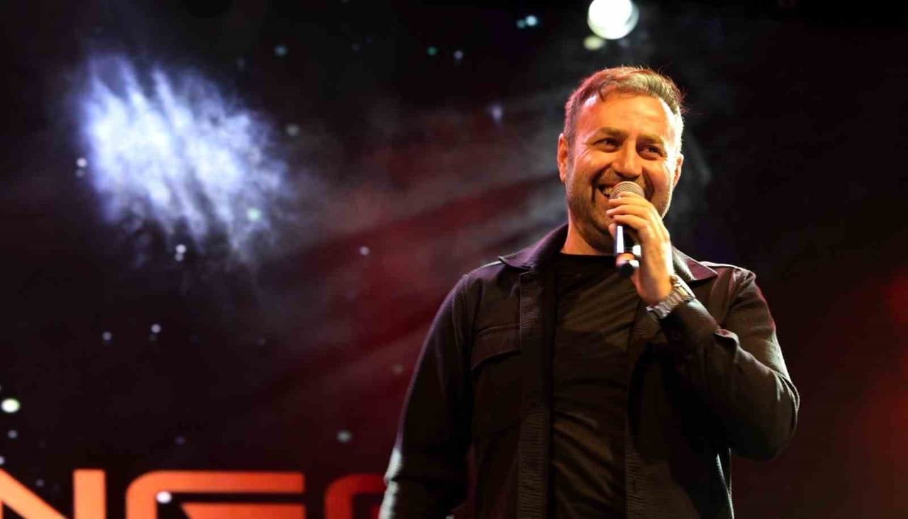 SÖZ VE BESTESİ ERZURUMLU SANATÇI AHMET ÖNGEL VE KENAN ÇARBOĞA'YA, ARANJESİ İSE HABİP ÇEMÇ'E AİT...
