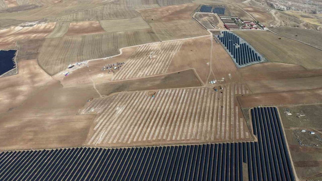 SİVAS BELEDİYESİ TARAFINDAN MERAKÜM MEVKİİ’NDE 230 DÖNÜM ARAZİ ÜZERİNE KURULACAK 15 MW GÜCÜNDEKİ...