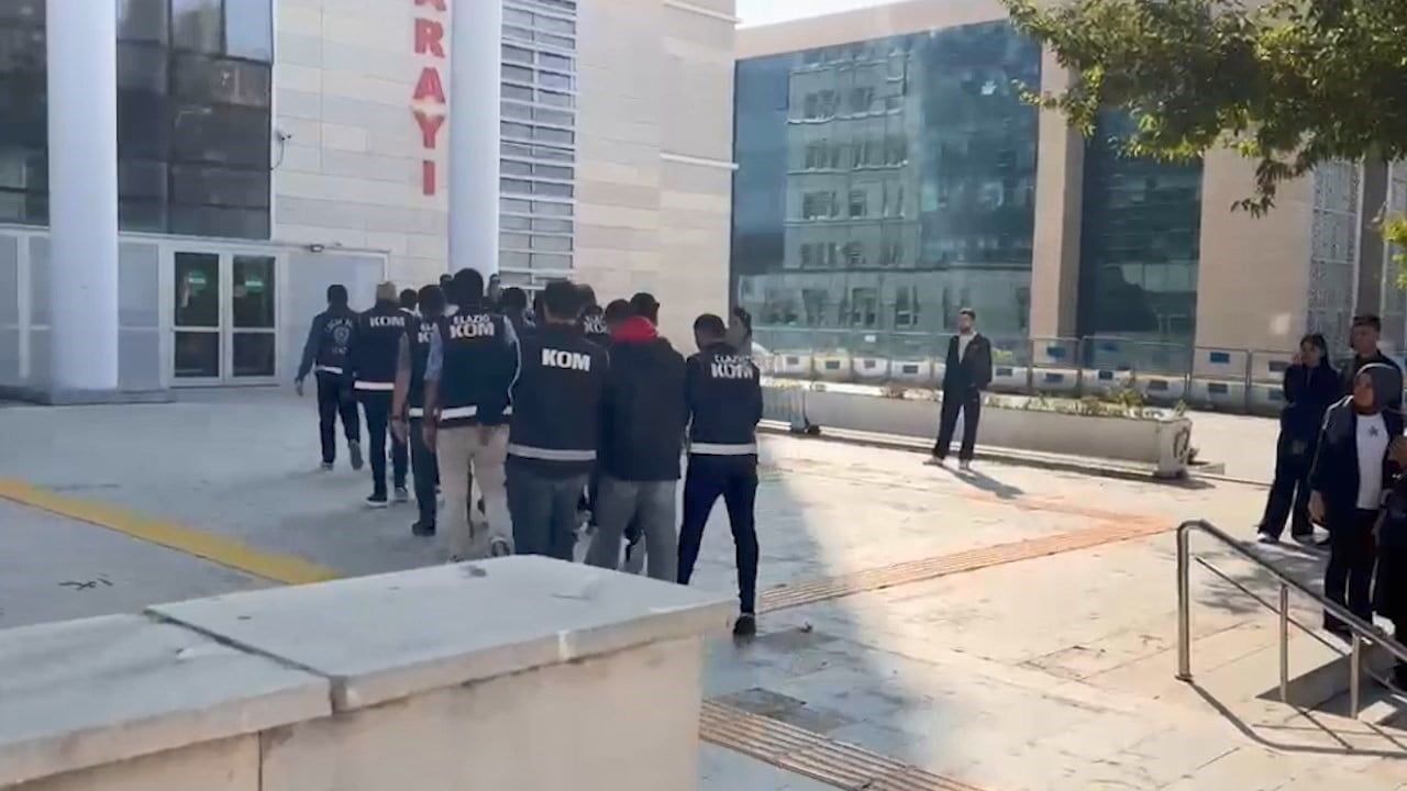 ELAZIĞ'DA BİR ARACA DÜZENLENEN VE BİR KİŞİNİN YARALANDIĞI SİLAHLI SALDIRI OLAYINDA GÖZALTINA...