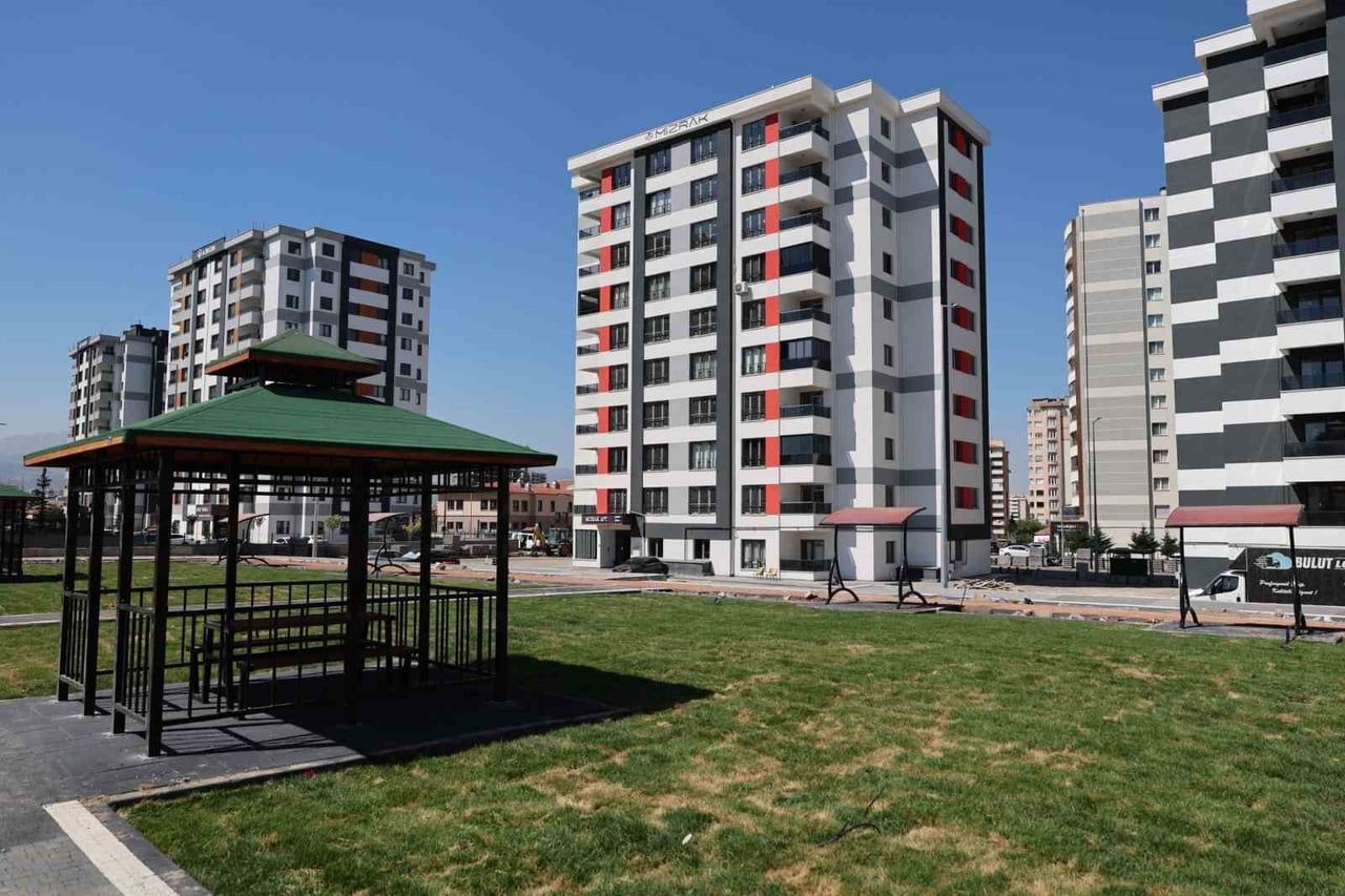 MELİKGAZİ’YE MODERN BİR GÖRÜNÜM VE SOSYAL HAYATA KONFOR SAĞLAYAN KENTSEL DÖNÜŞÜM PROJELERİNE...