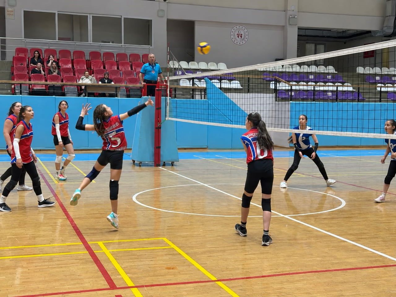 AFYONKARAHİSAR’DA OKUL SPORLARI KAPSAMINDA DÜZENLENEN HENTBOL, FUTSAL, DART VE VOLEYBOL...