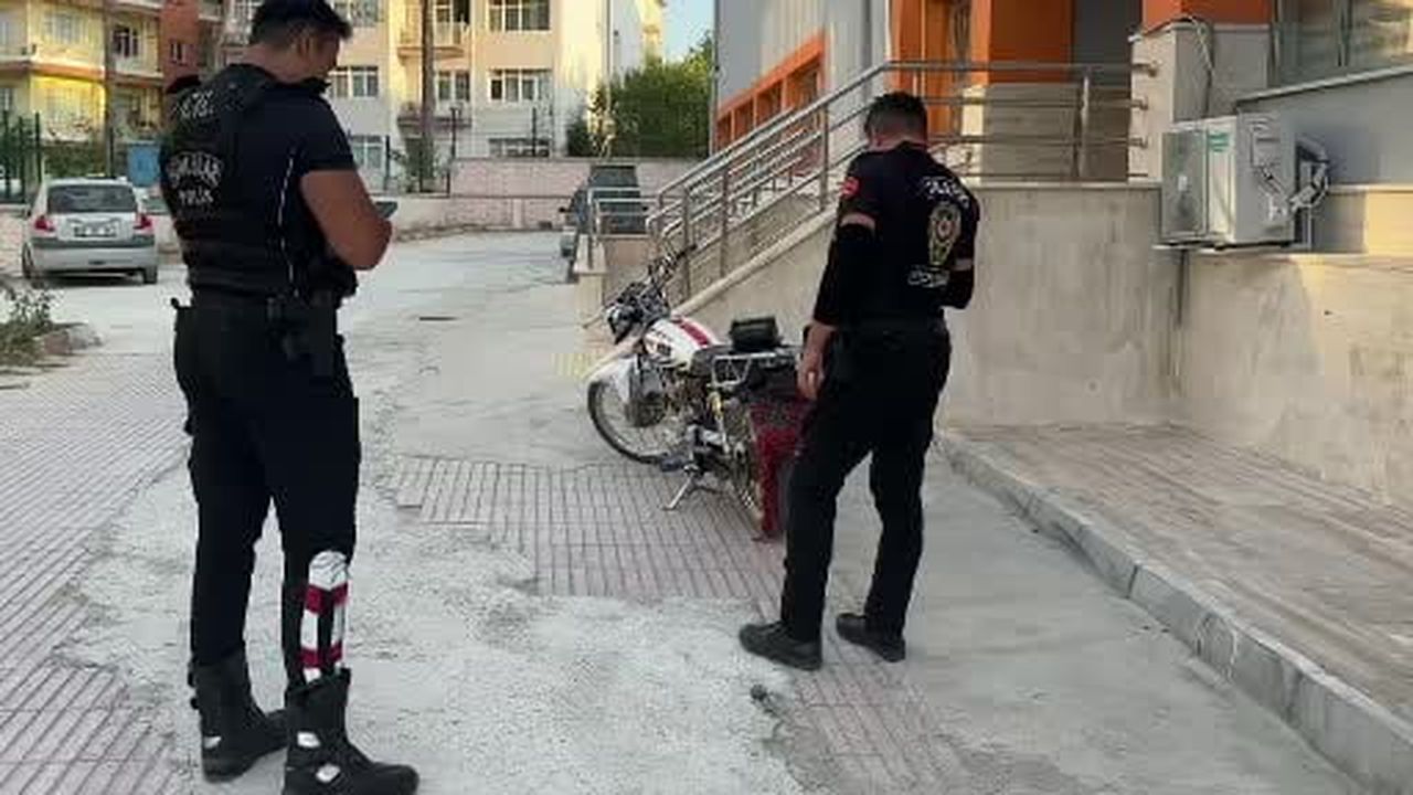 Polisten kaçıp ehliyet sınavına girdi, polis sınav merkezi kapısında sürücüyü bekledi