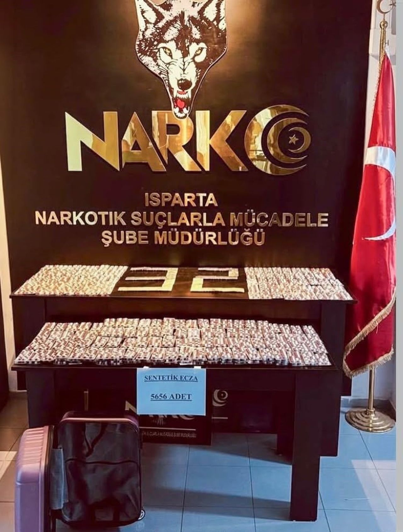 ISPARTA’DA POLİS EKİPLERİNCE DÜZENLENEN UYUŞTURUCU OPERASYONUNDA 5 BİN 656 ADET SENTETİK ECZA İLE...