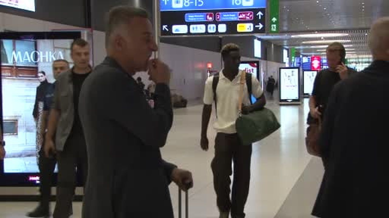 Fenerbahçe’nin anlaşmaya vardığı Ganalı stoper Kojo Peprah Oppong, İstanbul’a geldi.