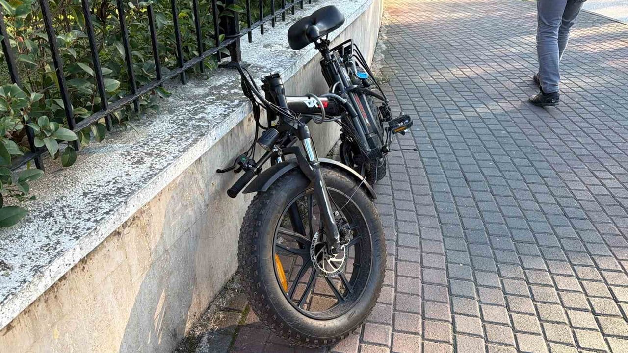BOLU’DA ELEKTRİKLİ BİSİKLET İLE CİPİN ÇARPIŞMASI SONUCU MEYDANA GELEN KAZADA 14 YAŞINDAKİ ÇOCUK...