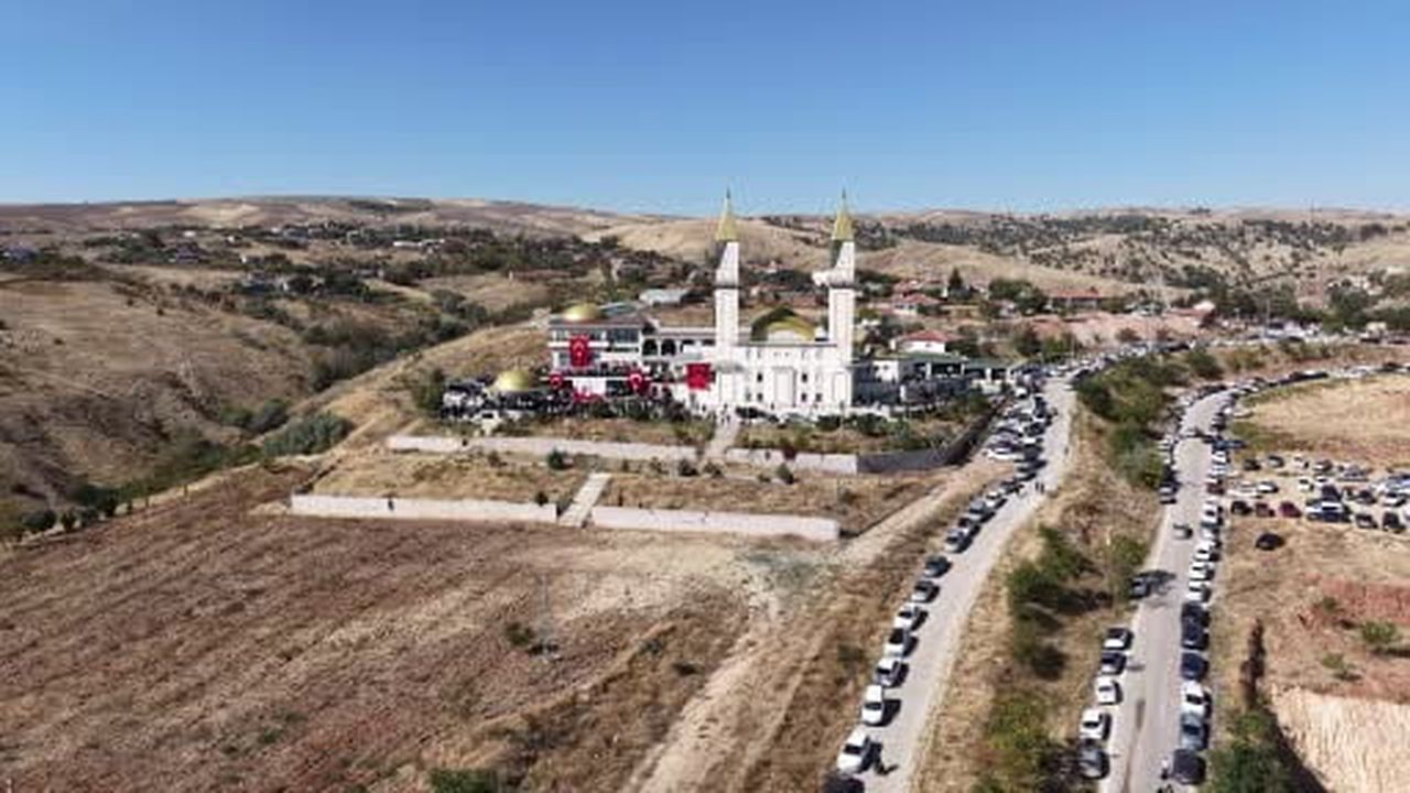 İslami Değerler Külliyesi'nde anlamlı açılış: Hasan Doğan ve babasının isimleri verildi