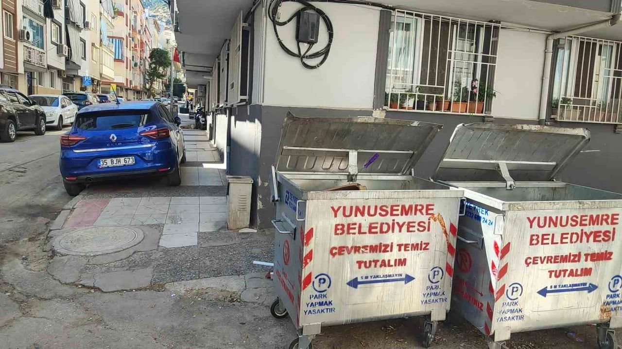YUNUSEMRE BELEDİYESİ, KULLANIM ÖMRÜNÜ TAMAMLAYAN ÇÖP KONTEYNERLERİNİ HURDAYA AYIRMAK YERİNE...
