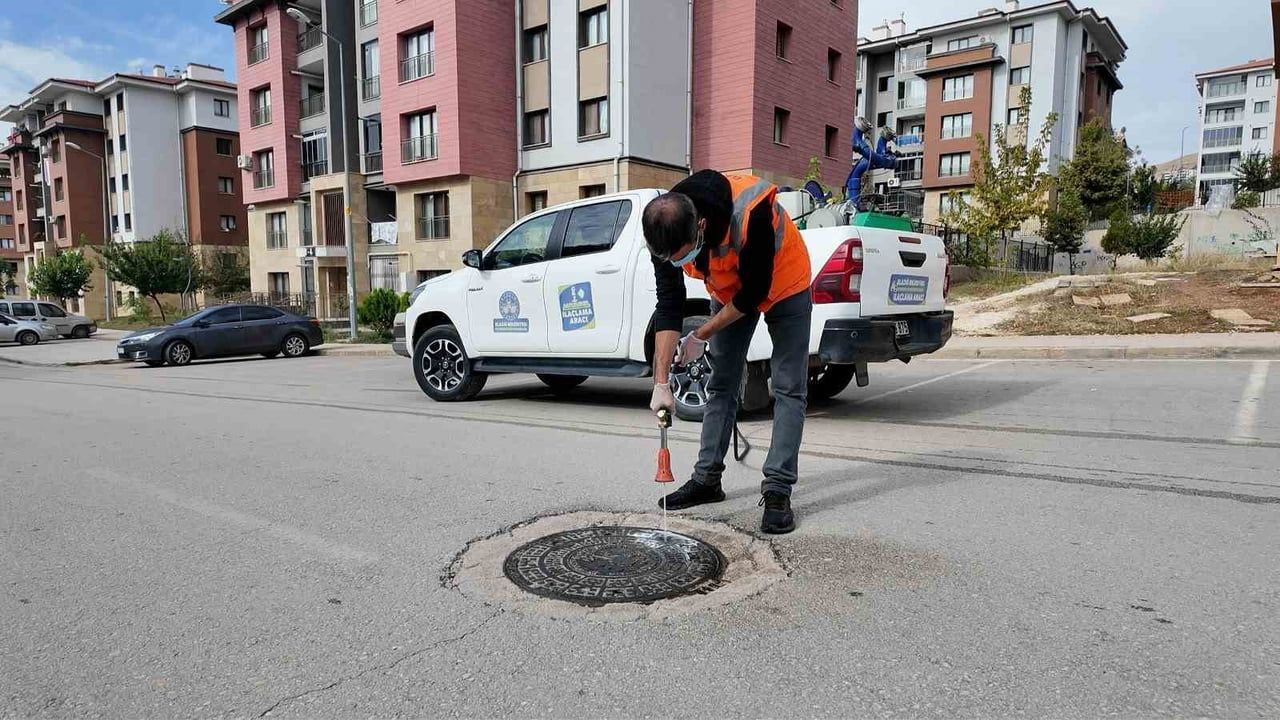 ELAZIĞ BELEDİYESİ, HALK SAĞLIĞINI KORUMAK AMACIYLA KENT GENELİNDE YILIN 12 AYI LARVA MÜCADELESİNE...